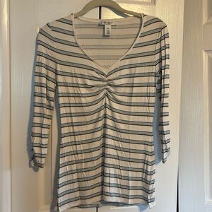 White House Black Market striped v neck shirt size XXS